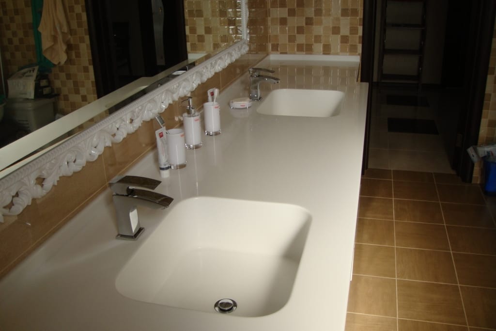 Мойка в цвет камня без видимых соединений. Максимальная защита от влаги и бактерий