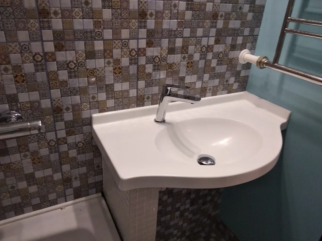 Интегрированная мойка в цвет камня: бесшовный переход.Единое целое с пристеночным плинтусом и идеальная гигиена