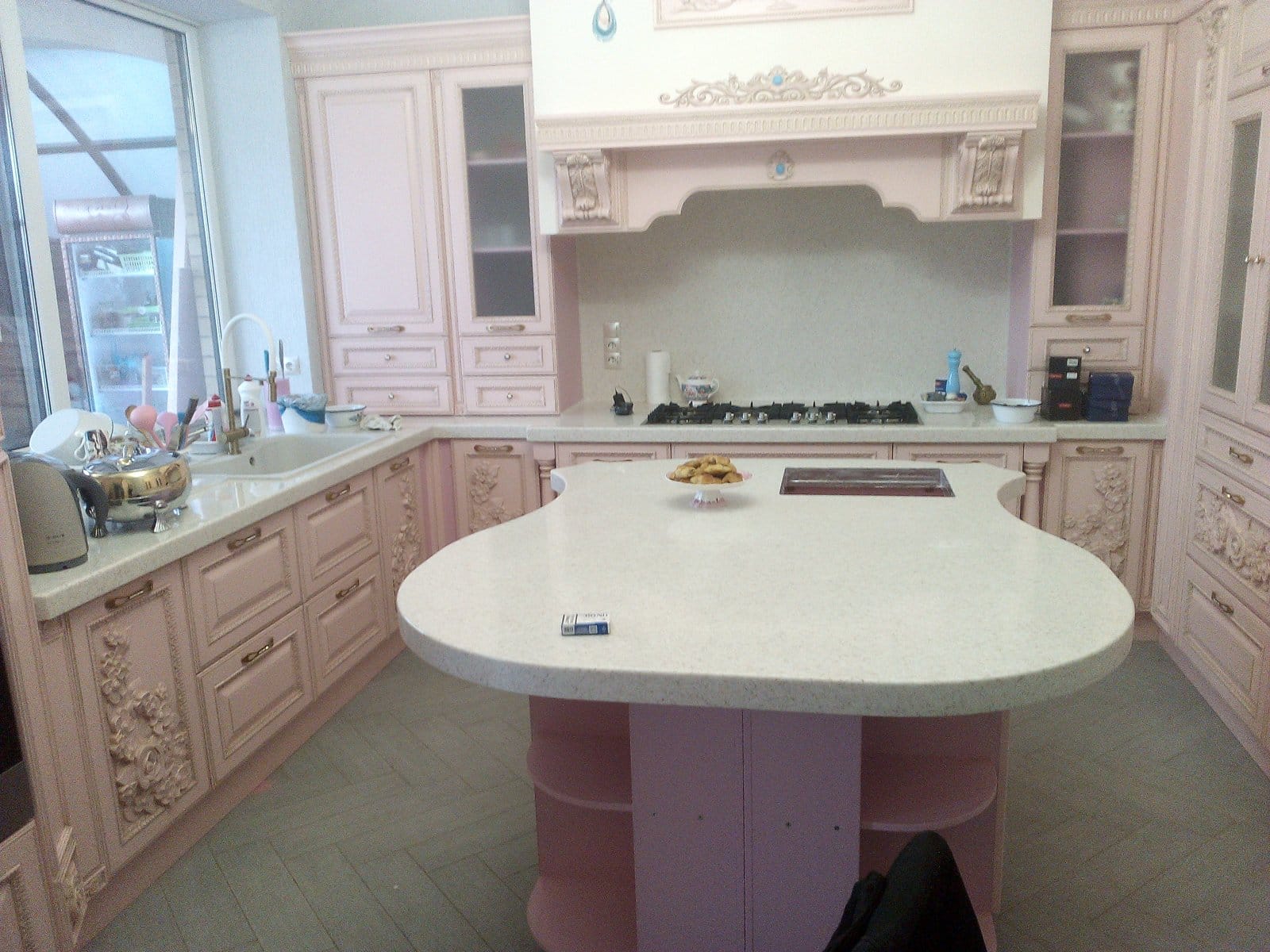 Кухонный остров из акрила